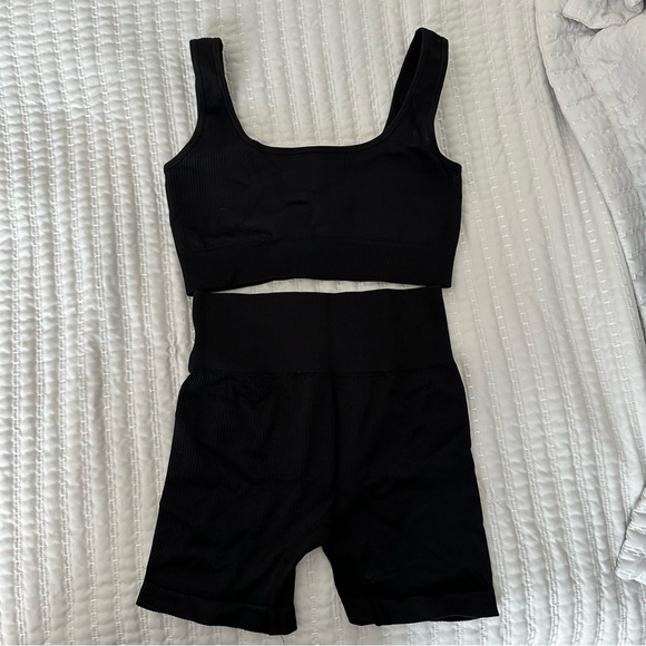 Amazon Ribbed Workout Set - Picture 2 of 4